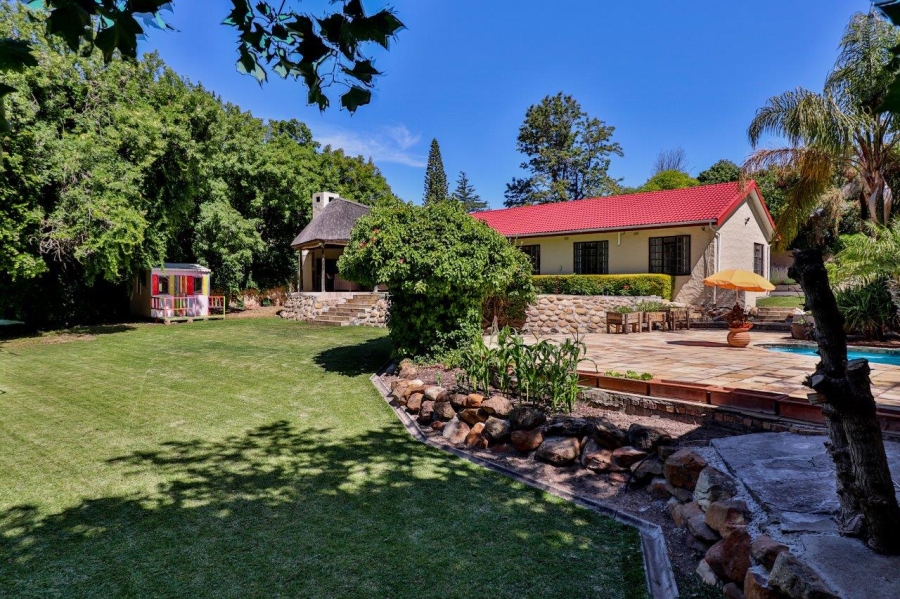 To Let 4 Bedroom Property for Rent in Helderberg Estate Western Cape